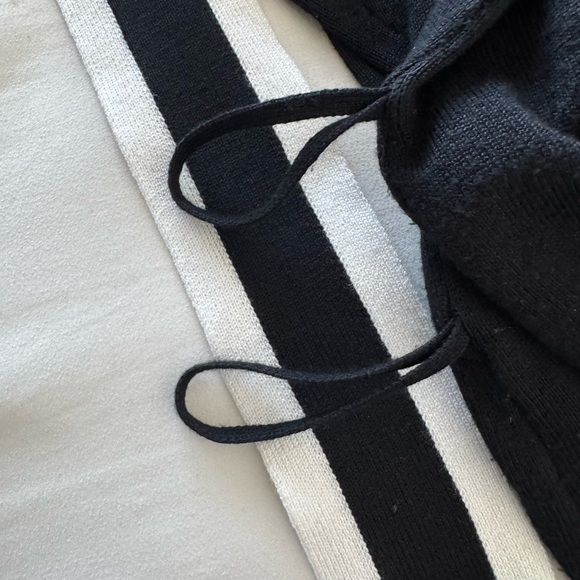 Liz Claiborne Black & Ivory 2-Piece Knit Set Top & Cardigan Size L/XL - Picture 9 of 9